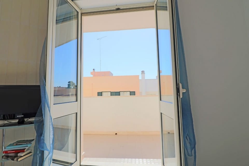 Communal lounge/ TV room,Spring,Summer,Balcony/Terrace
