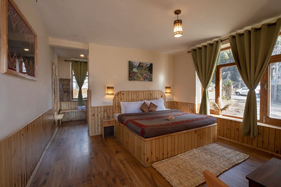 Deluxe Room, Mountain View | 1 bedroom, free WiFi
