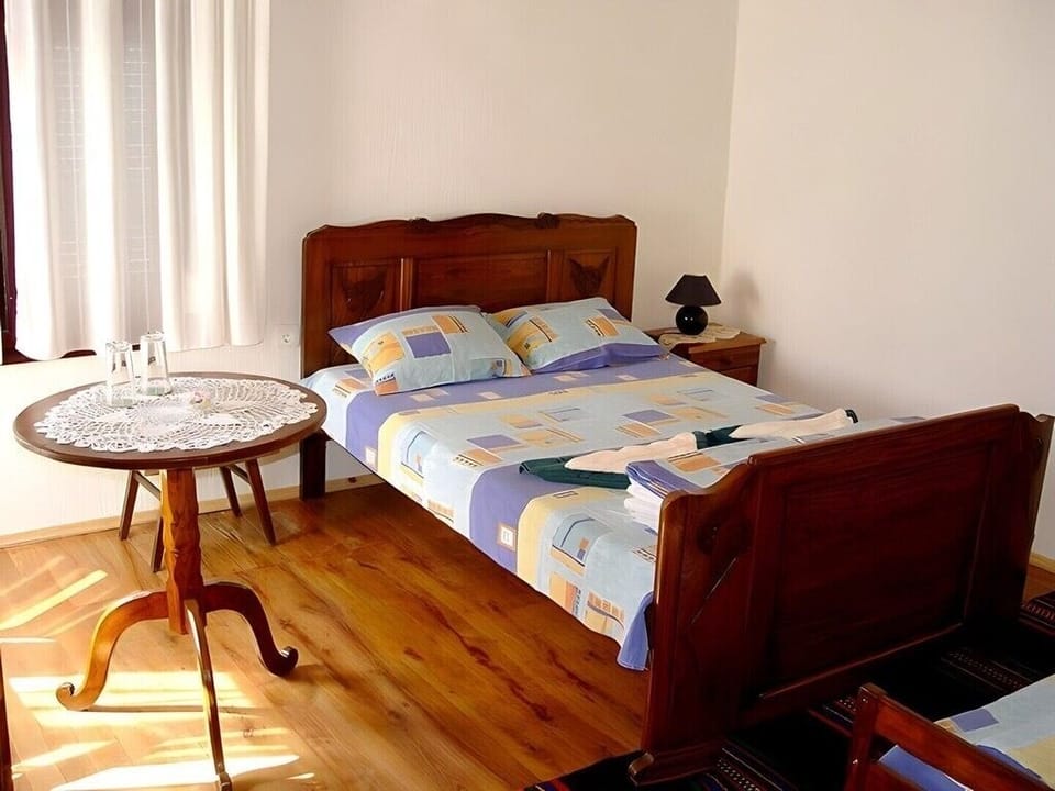 1 bedroom, blackout drapes, iron/ironing board, free WiFi