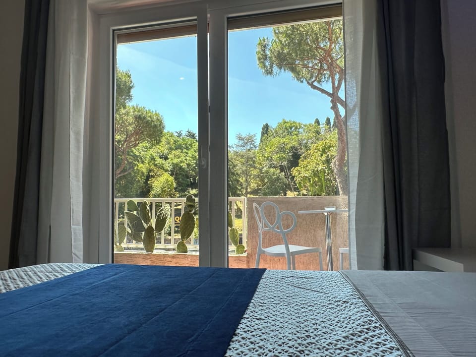Design Room, Multiple Beds, Non Smoking, Private Bathroom | Premium bedding, down comforters, memory foam beds, minibar