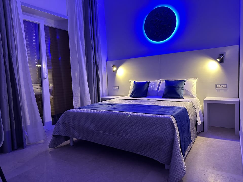 Design Room, Multiple Beds, Non Smoking, Private Bathroom | Premium bedding, down comforters, memory foam beds, minibar