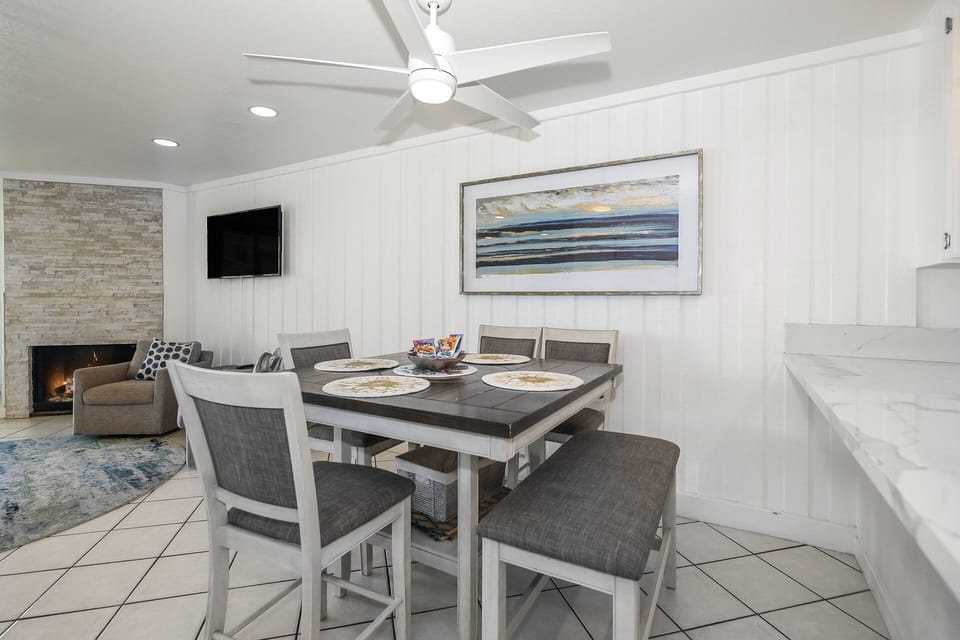 Enjoy meal together in the large dining space enough seating for 6