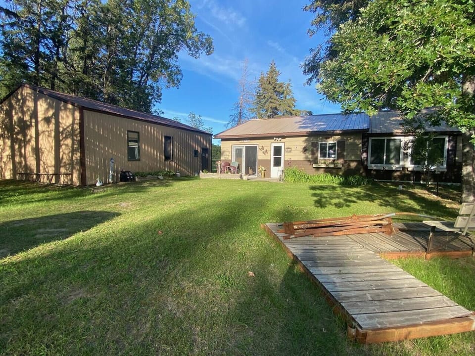 Lots of space front yard and back for trailers, boats, trucks, fish houses, and more! 