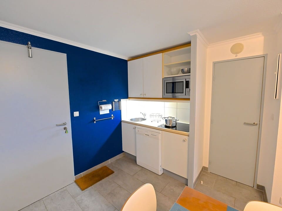 Cabinetry, Tap, Building, Interior Design, Floor, Countertop, Flooring, Sink, Drawer