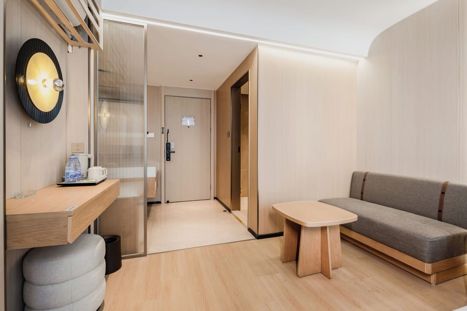 Senior Double Room | Desk, laptop workspace, free WiFi, bed sheets