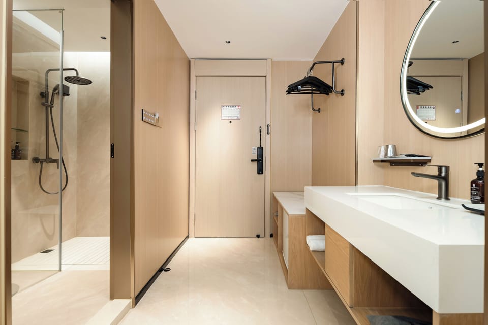 Business Double Room | Bathroom | Shower, hair dryer, slippers, towels