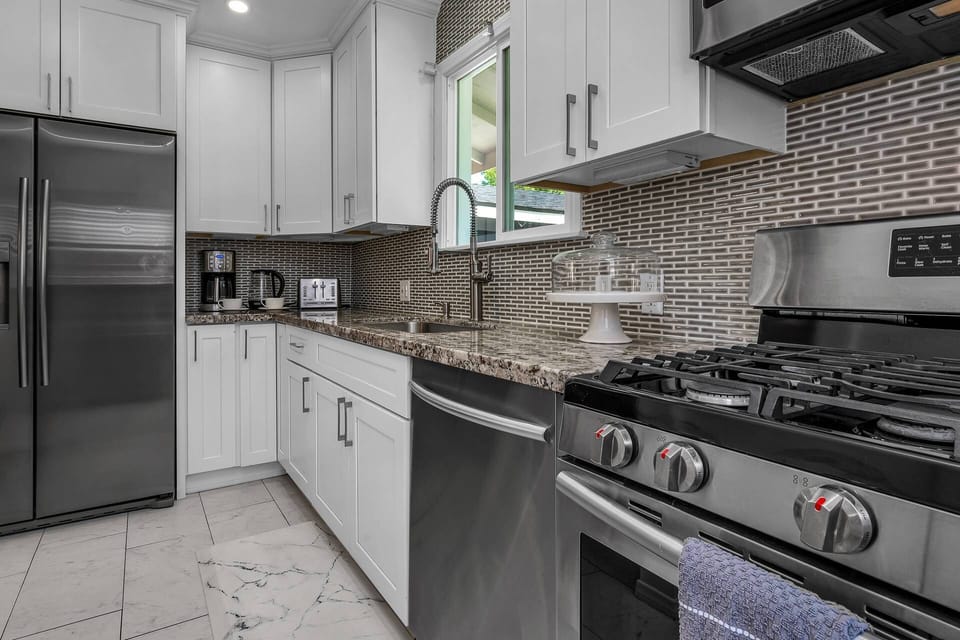 Fully Stocked and Equipped Kitchen Refrigerator w Ice Maker, Dishwasher, Microwave, Oven/Stove, Coffee
