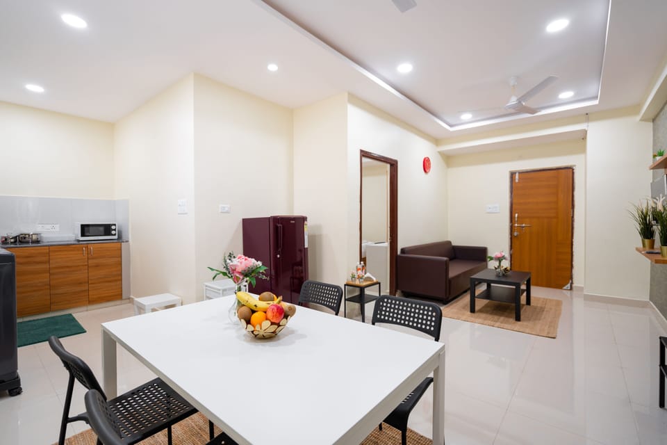 Deluxe Double Room | Dining