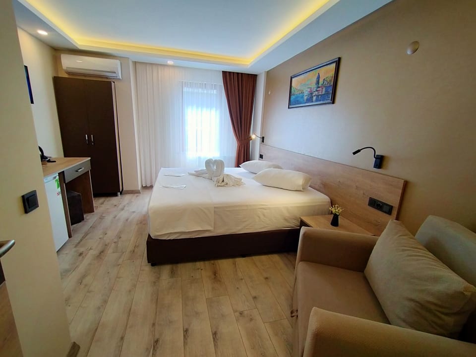 Deluxe Room | Premium bedding, desk, laptop workspace, soundproofing
