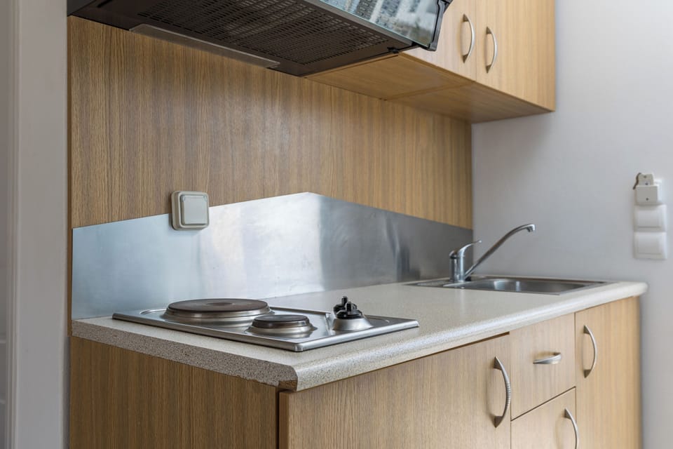 Superior Apartment, Garden View | Private kitchen | Coffee/tea maker