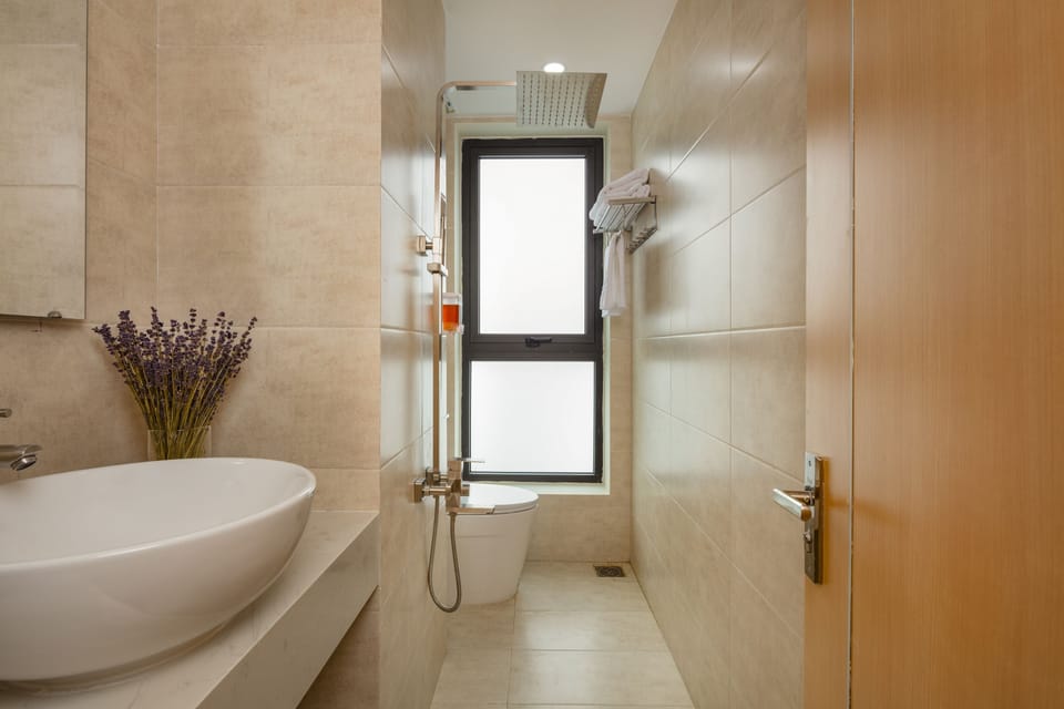 Basic Double Room | Bathroom | Rainfall showerhead, designer toiletries, hair dryer, bathrobes