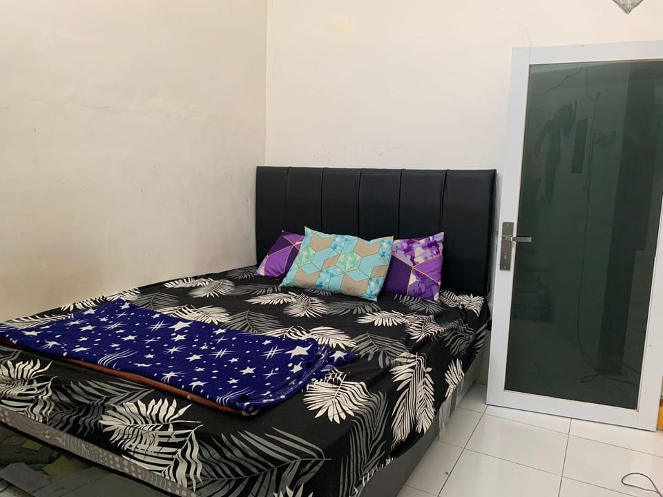 Standard Single Room | Free WiFi, bed sheets