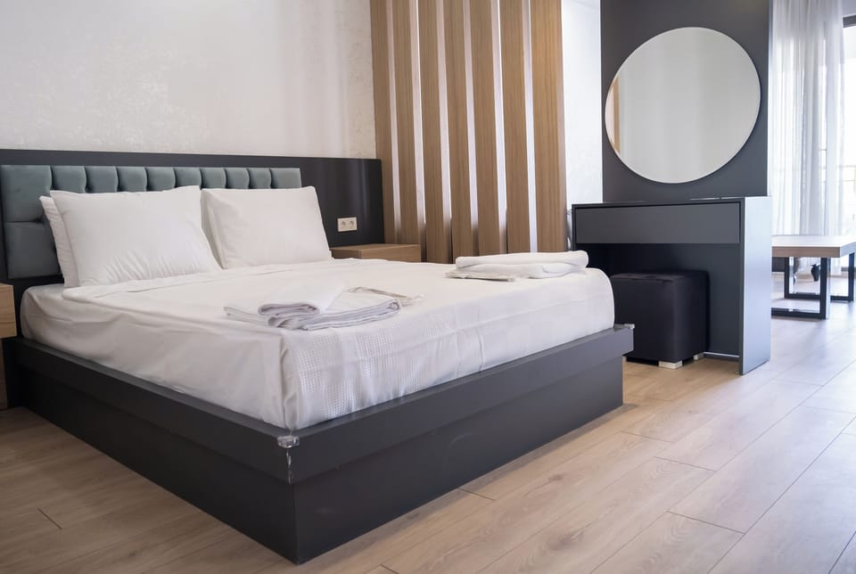 Junior Studio Suite | Premium bedding, minibar, blackout drapes, soundproofing