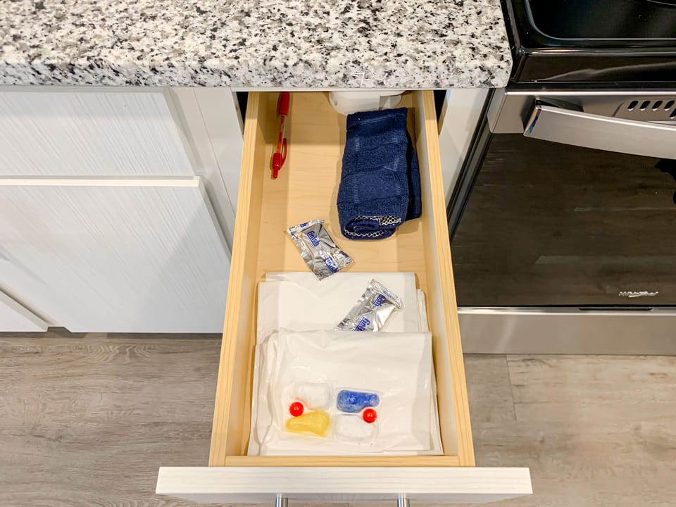 Freshen up your dishes with our extra detergent fobs