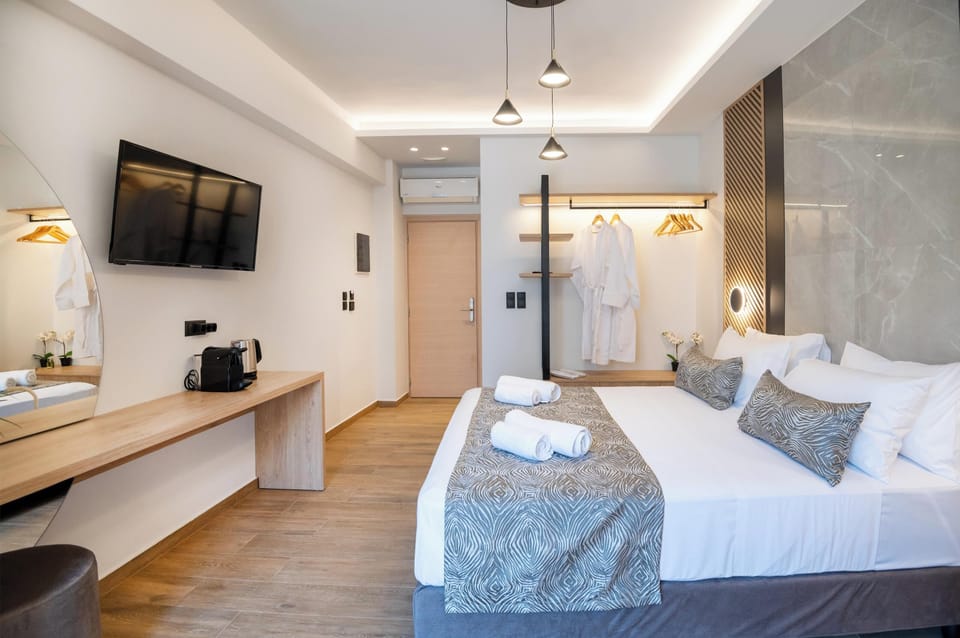 Superior Suite | In-room safe, blackout drapes, soundproofing, iron/ironing board