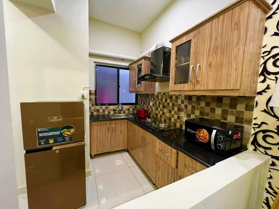 Apartment | Private kitchen | Fridge, microwave, stovetop, electric kettle