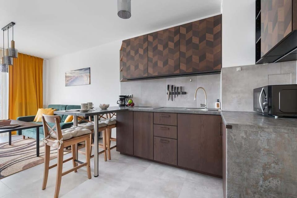 Fully equipped kitchenette. 
