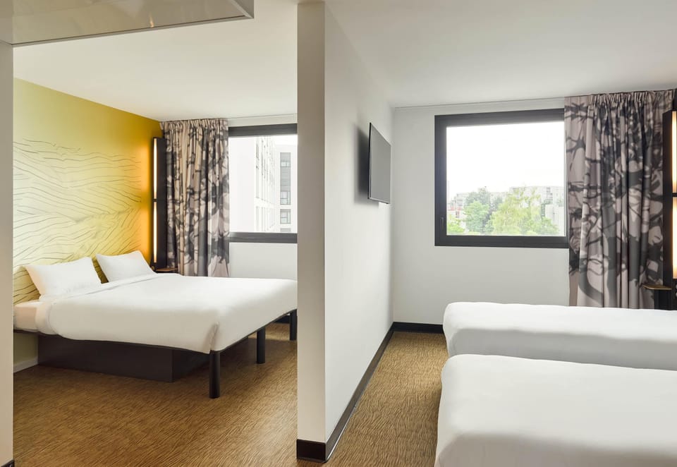 Quadruple Room, Non Smoking | Desk, cribs (free), WiFi (free), bed sheets