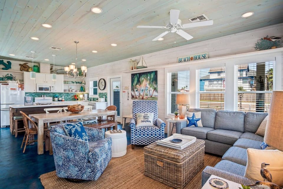 Open-concept living with comfy seating and coastal decor — ideal for family gatherings and relaxing in style.