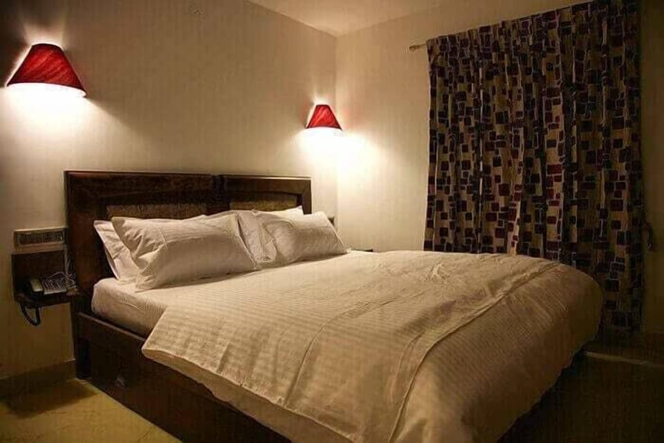 Family Room, 2 Bedrooms | 3 bedrooms, premium bedding, laptop workspace, free WiFi