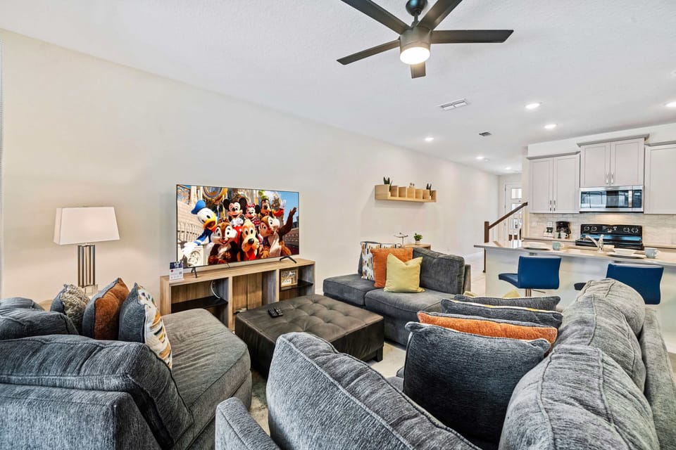 Cozy Living Area of the Townhouse in Kissimmee Florida - Living Area with an open layout, creating a sense of spaciousness - Smart TV and Netflix - Thoughtful mix of textures, from plush rugs to tasteful throw pillows