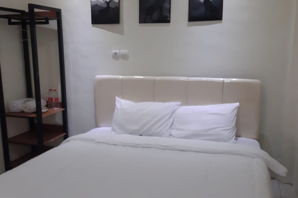 Standard Double Room | WiFi (free), bed sheets