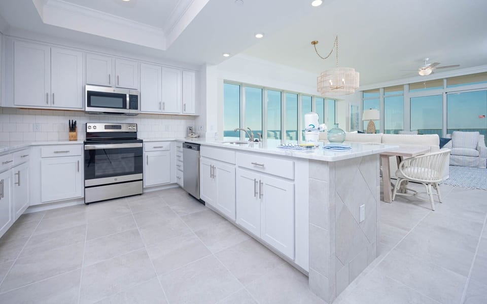 Condo, 4 Bedrooms | Private kitchen | Coffee/tea maker, fridge, oven