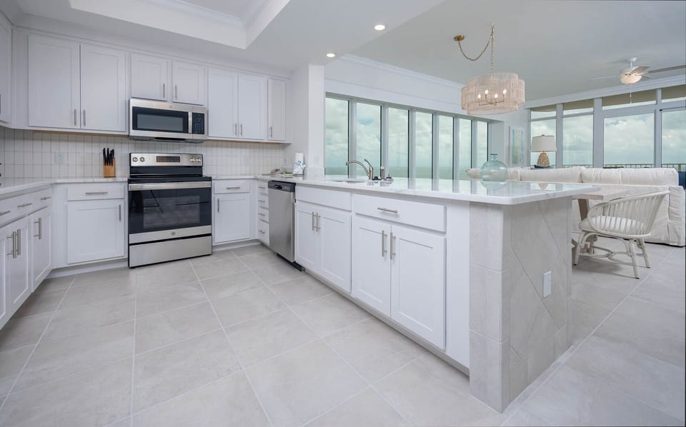 Condo, 4 Bedrooms | Private kitchen | Fridge, oven, coffee/tea maker
