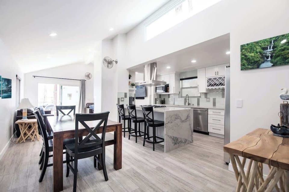 Dining area & Kitchen
