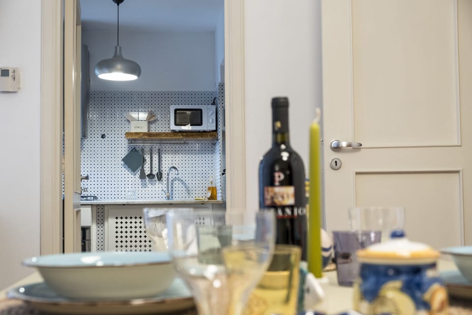 Deluxe Apartment | Private kitchen | Fridge, microwave, oven, electric kettle