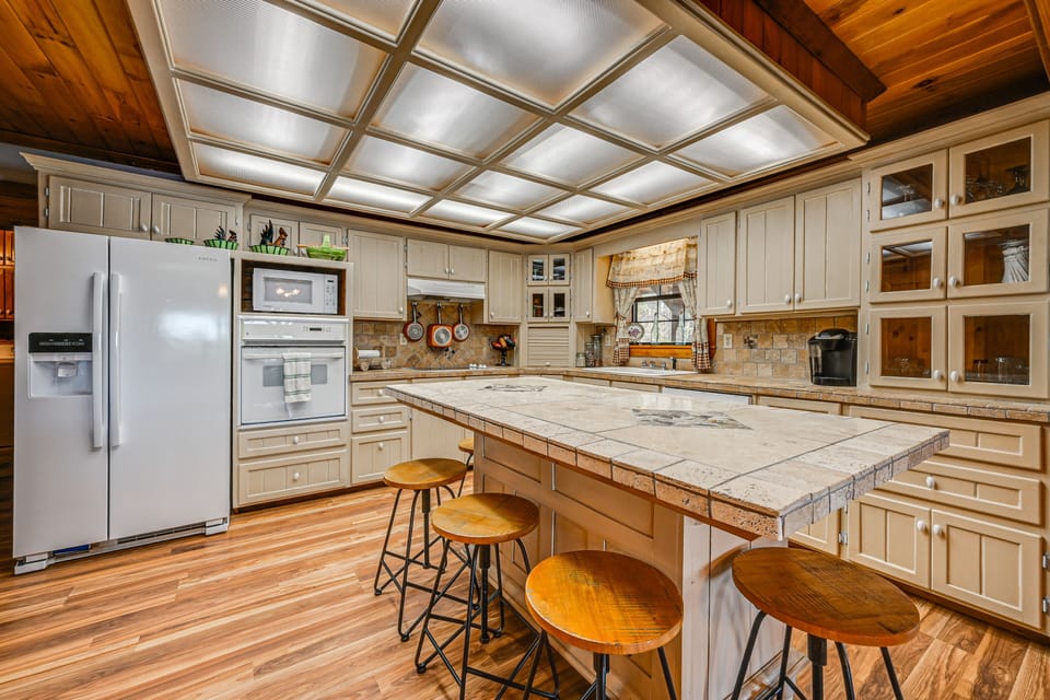 Kitchen | 1st Floor | Keurig Coffee Maker | Cooking Basics