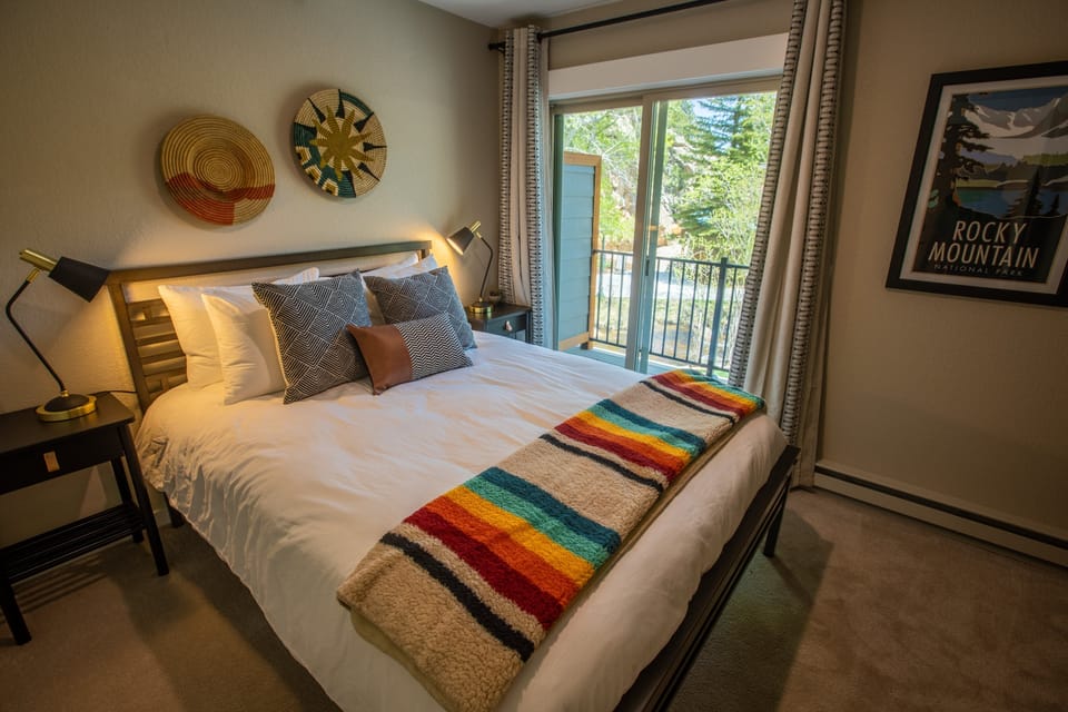 Queen bedroom.jpg