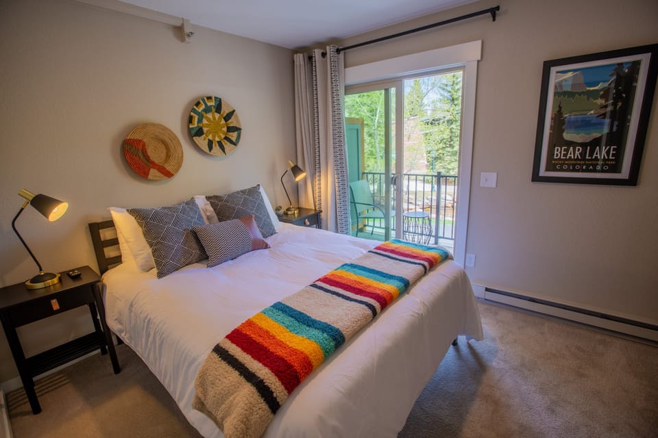 Queen bedroom with balcony.jpg