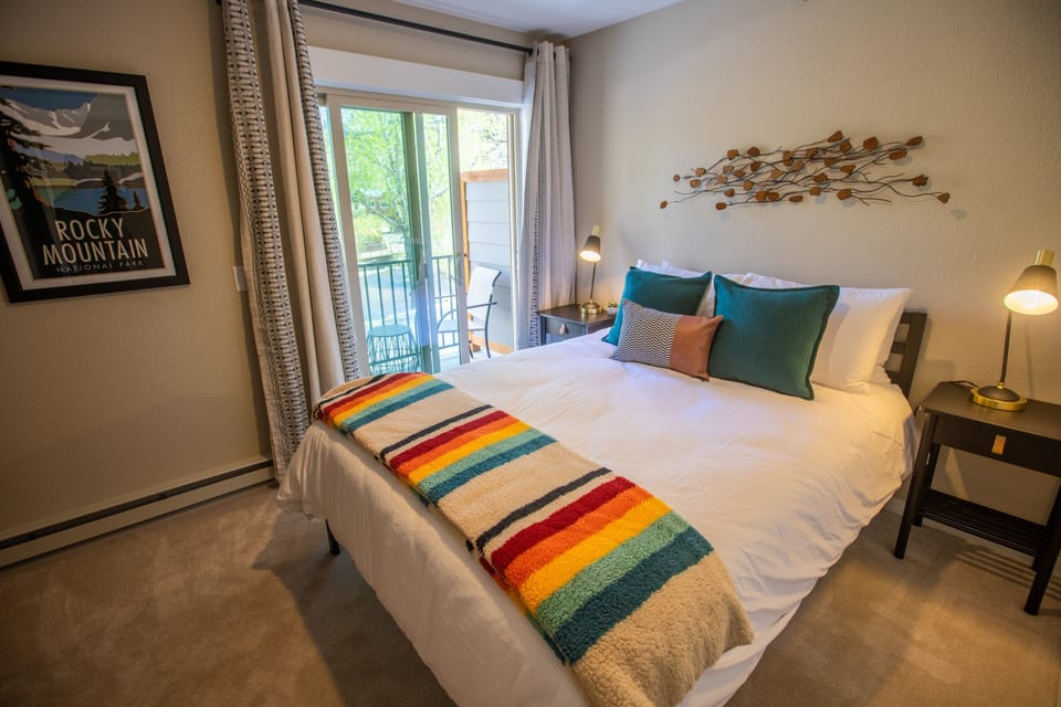 Queen bedroom with balcony.jpg