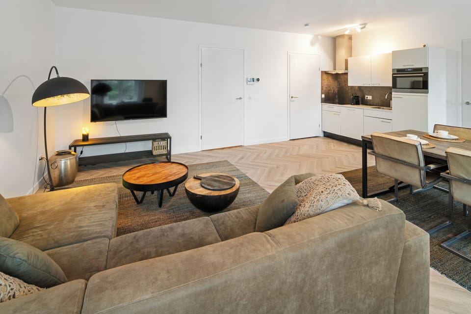 Wake up refreshed in the heart of Centrum Roosendaal – Bed en Koffie included.
Word uitgerust wakker in het hart van Centrum Roosendaal – Bed en Koffie inbegrepen.
Erwachen Sie erfrischt im Zentrum Roosendaal – Bed en Koffie inklusive.
