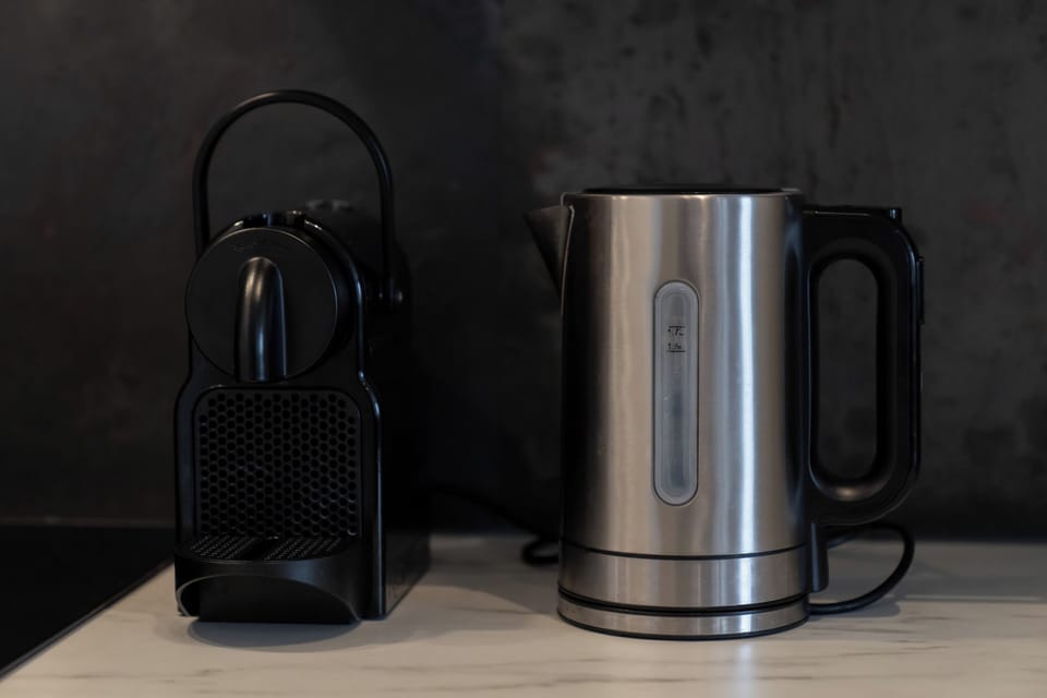 Functional and clean – Appartement Roosendaal with full utensil set.
Functioneel en schoon – Appartement Roosendaal met complete keukenset.
Funktional und sauber – Appartement Roosendaal mit vollständigem Küchen-Set.