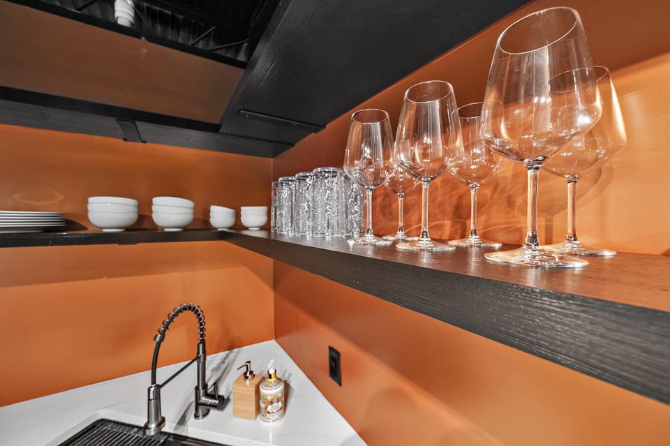 Every detail matters! These thoughtfully selected kitchen fixtures bring a contemporary edge and effortless elegance to your home.