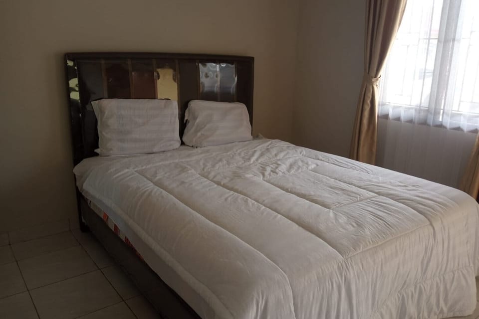 Standard Double Room | Free WiFi, bed sheets