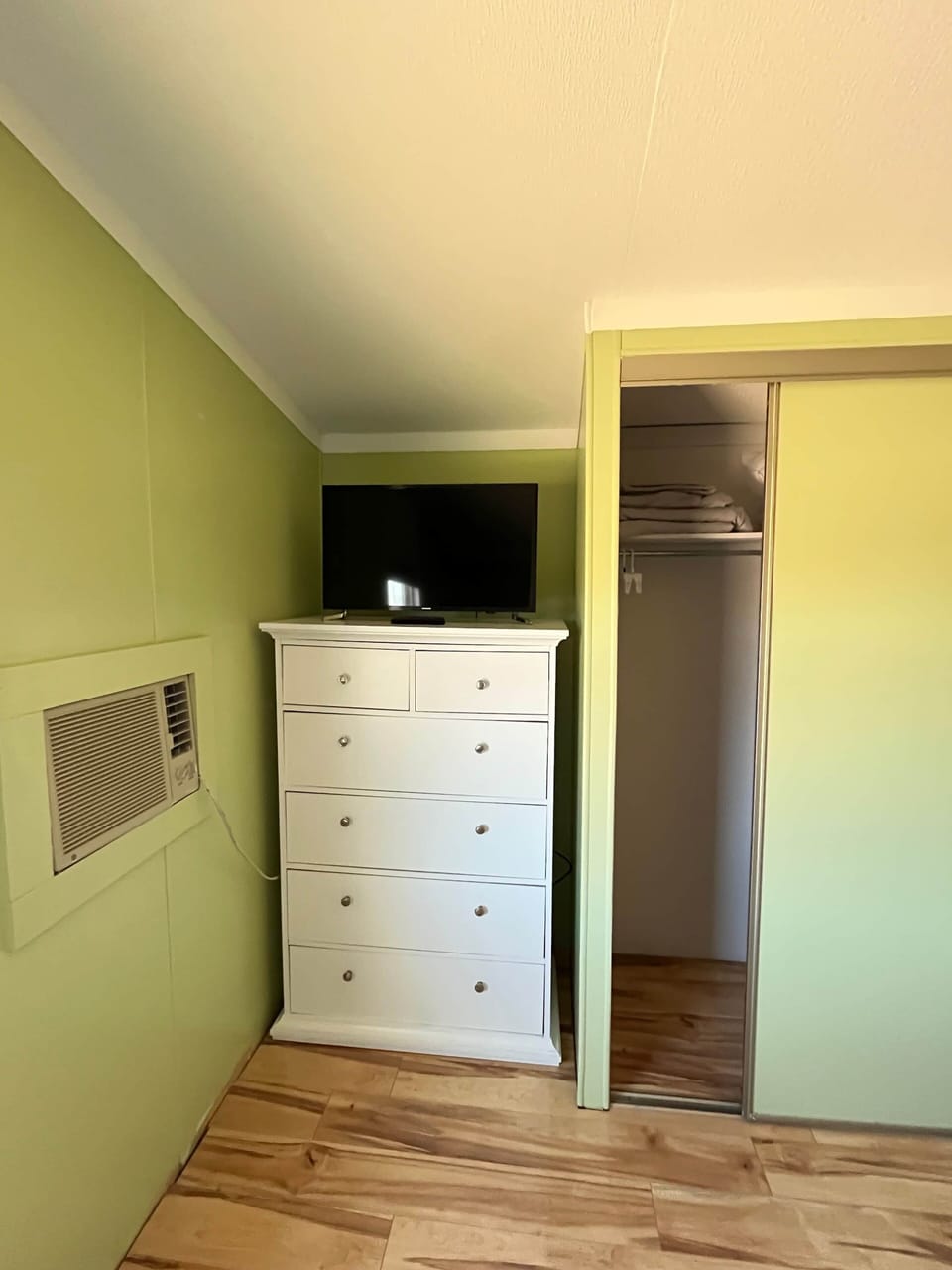 2 twins bedroom 