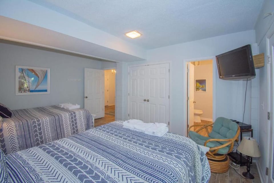 Queen (2) with Ensuite