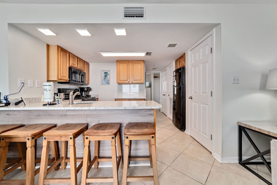 Condo, 1 Queen Bed with Sofa bed, Balcony, Ocean View (Gulf Shores Surf & Racquet Club 513A) | Private kitchen | Fridge, microwave, oven, stovetop