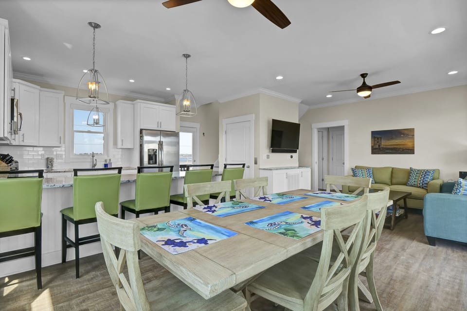 Additional seating at kitchen island