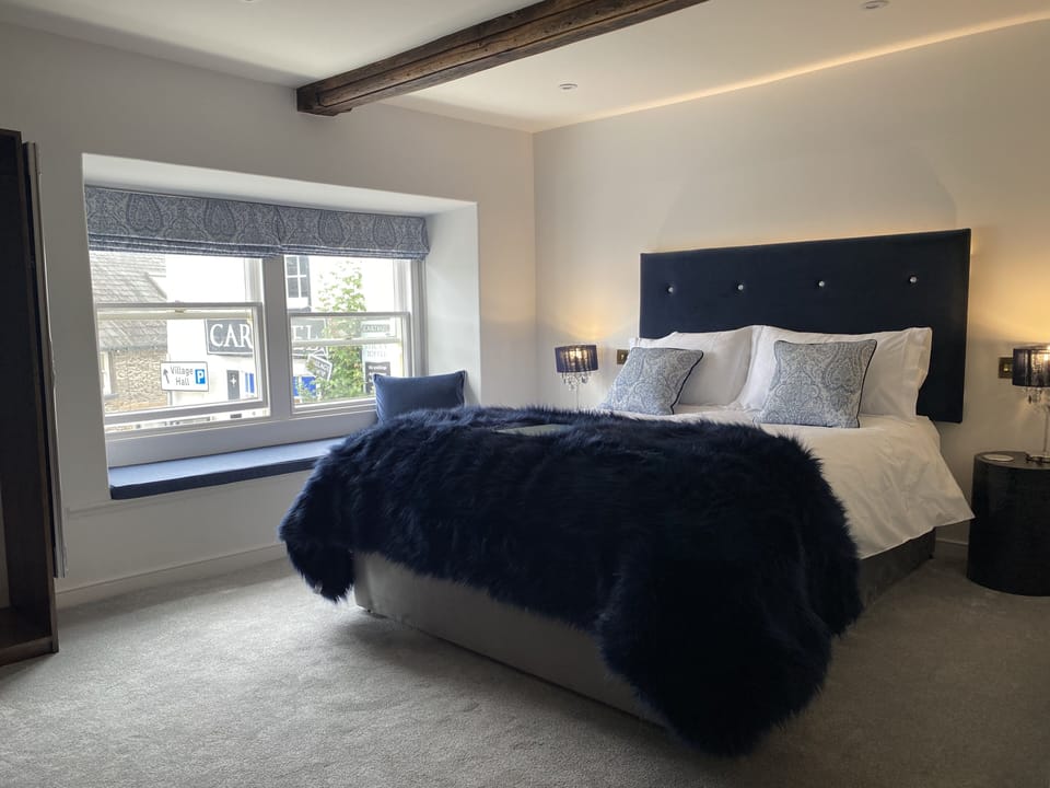 Egyptian cotton sheets, premium bedding, minibar, bed sheets