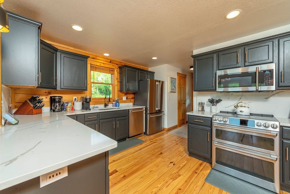 Small touches like charging stations in kitchen and all bedrooms, double oven for the big meals, and a full knife set - these are the extras we’ve thought of.  