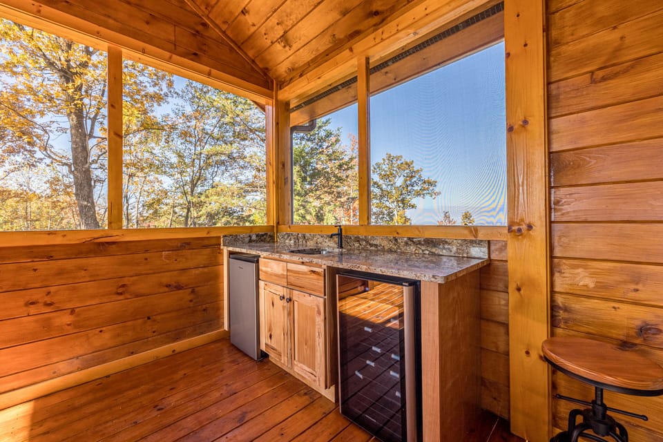 Outdoor dining sink
