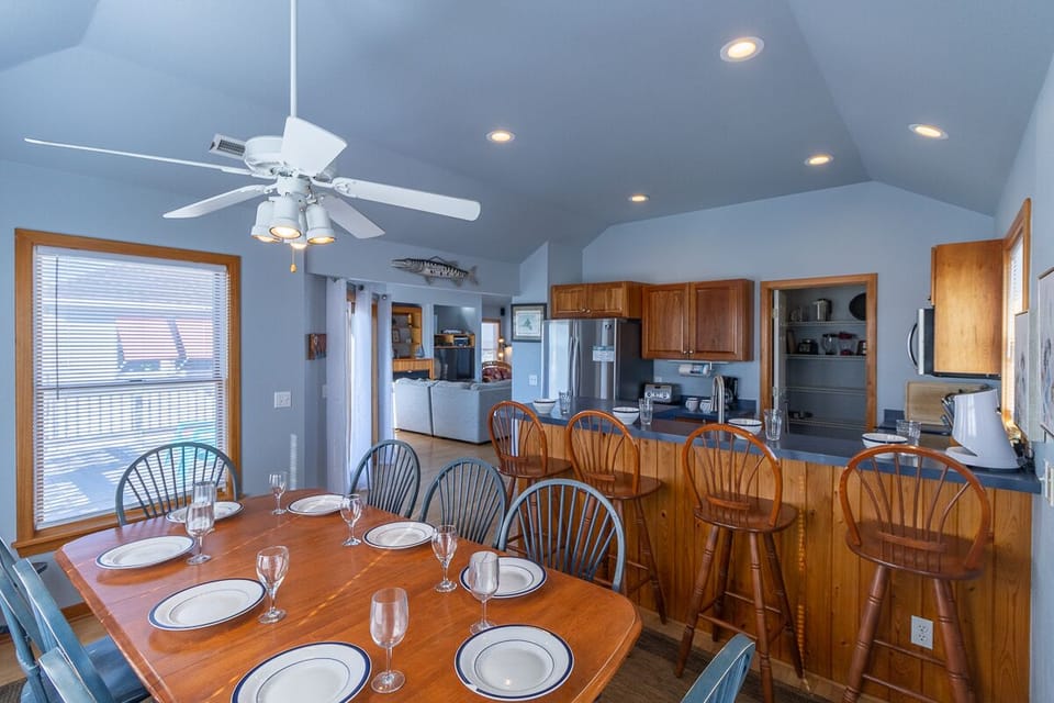 Top Level Dining Area & Kitchen