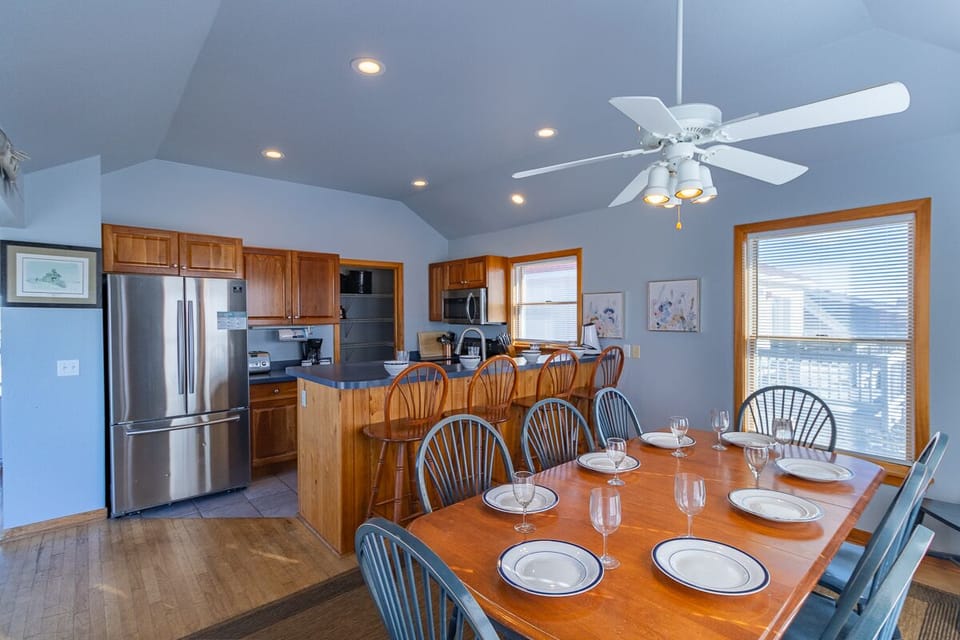 Top Level Dining Area & Kitchen