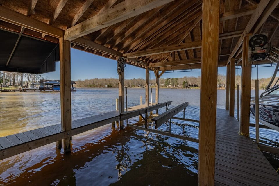 Pontoon & Ski boat lifts and 2 jet ski lifts that you can use. 