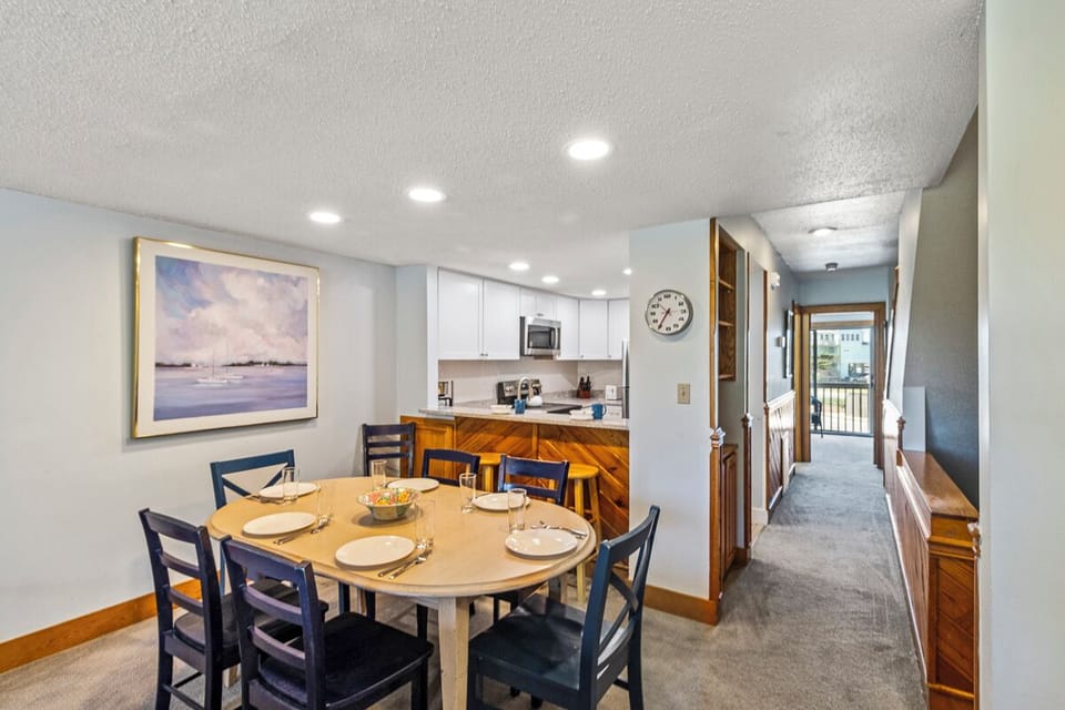 Main Level Dining Area