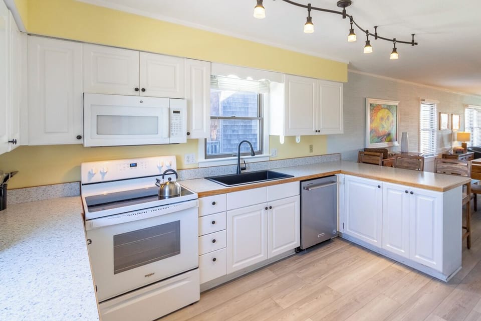 Mid Level Kitchen